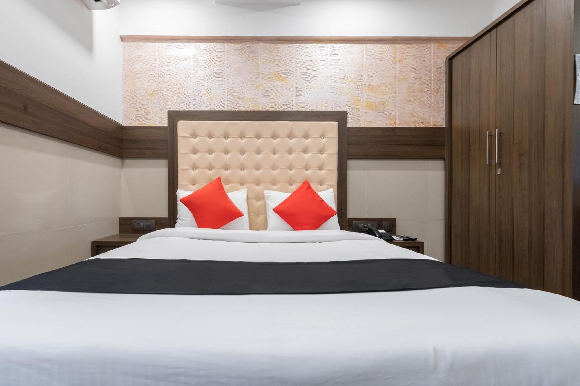 Hotel Super Collection O Nirvikalpa Ullāl Zewnętrze zdjęcie