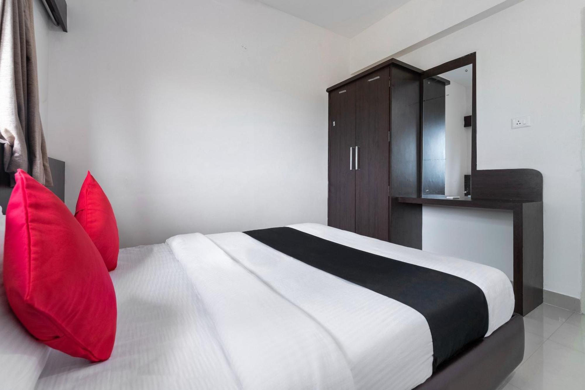 Hotel Super Collection O Nirvikalpa Ullāl Zewnętrze zdjęcie