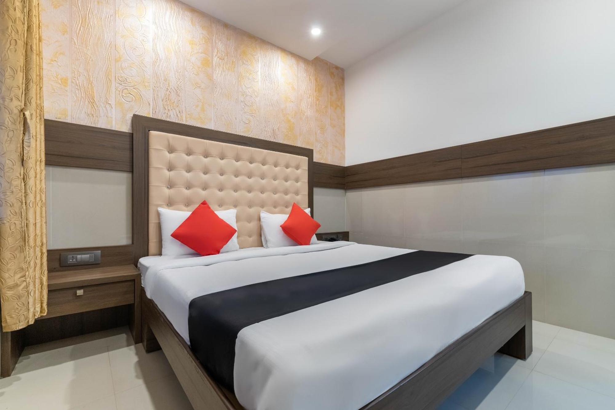 Hotel Super Collection O Nirvikalpa Ullāl Zewnętrze zdjęcie