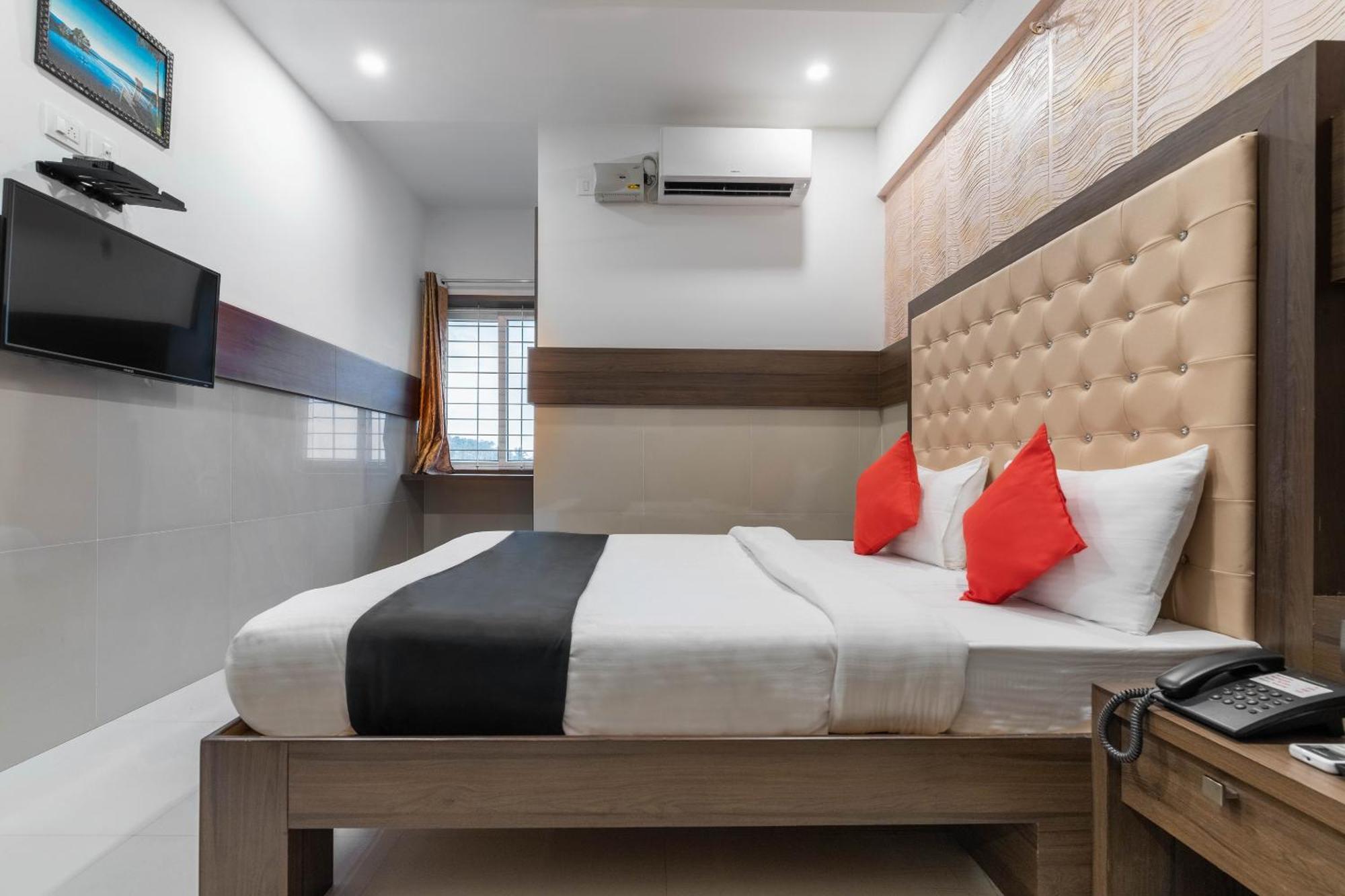 Hotel Super Collection O Nirvikalpa Ullāl Zewnętrze zdjęcie
